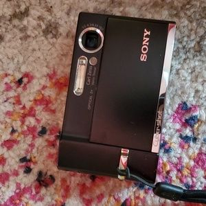 SONY CYBER SHOT DIGITAL CAMERA